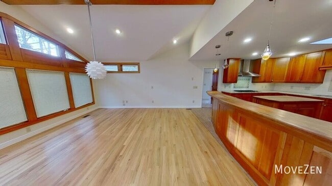 Foto del edificio - 2323 Ridgefield Dr