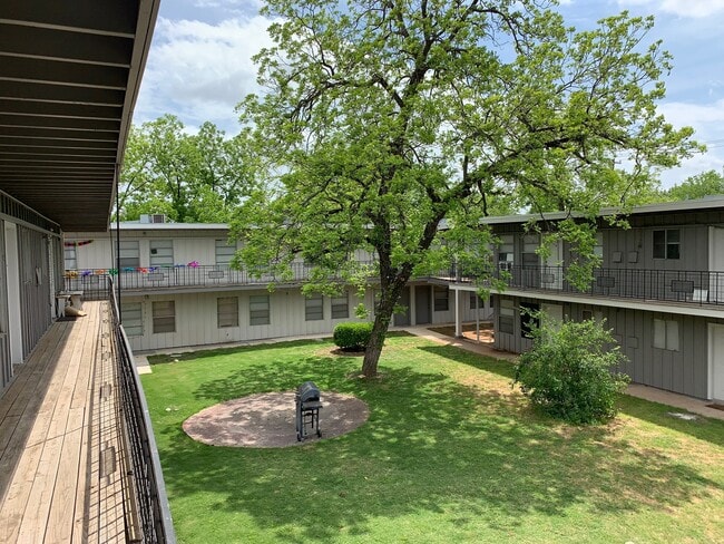 Building Photo - 1535 Contour Dr