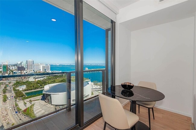 Building Photo - 398 NE 5th St