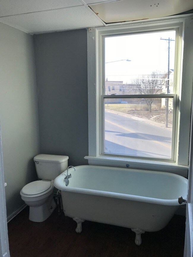 Foto del edificio - 537 E Washington St