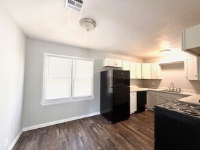 Building Photo - 411 Cottonwood St