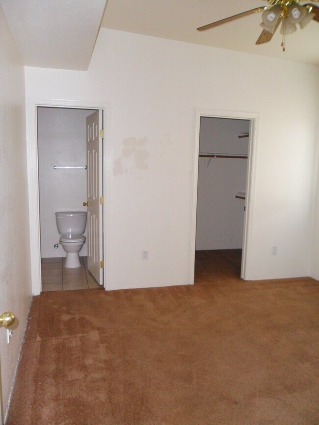 Foto del edificio - 838 E Lester St