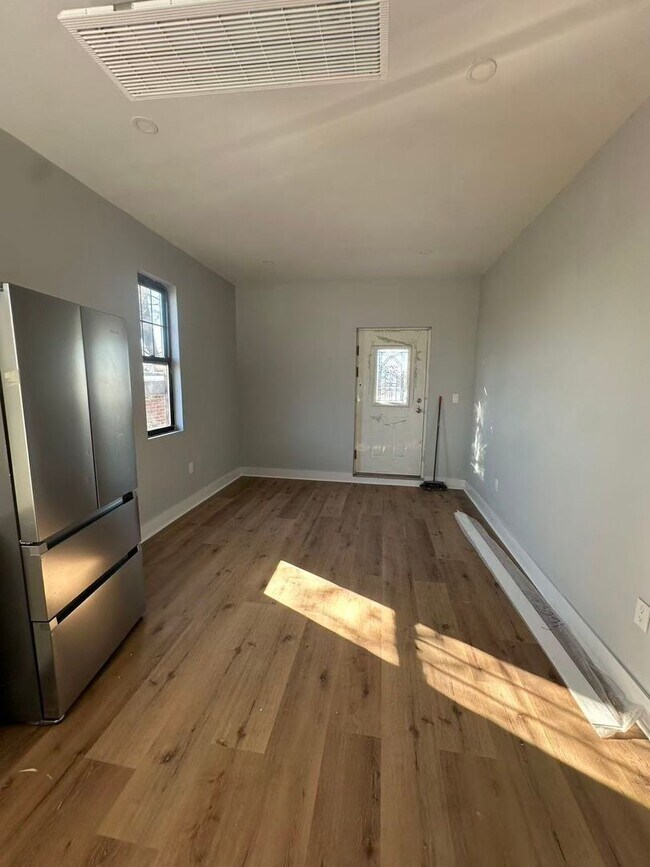 Photo - 430 Dickinson St Apartment