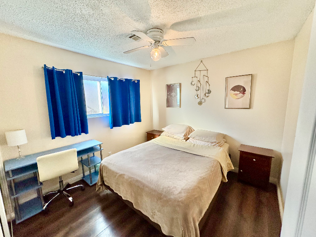 Building Photo - 5333 Longridge Ave