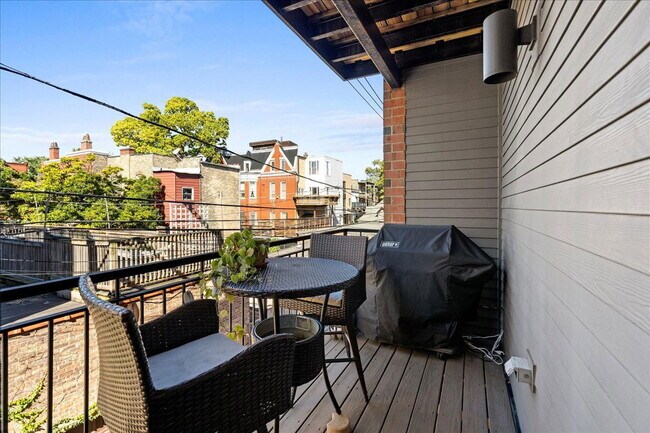 Photo - 1944 W Thomas St Apartment