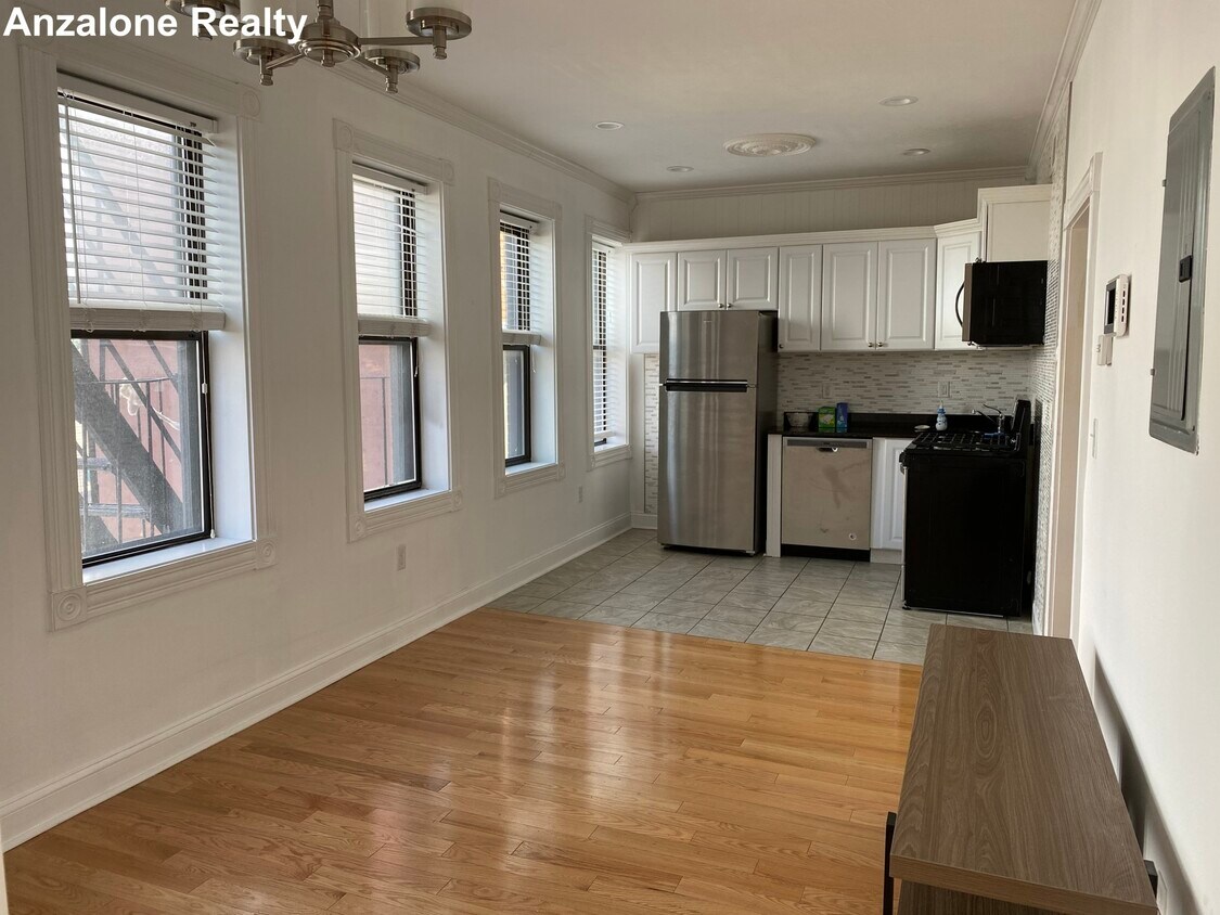 Primary Photo - 3 N Hudson St