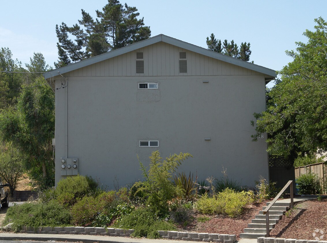 Building Photo - 238 Arana Dr