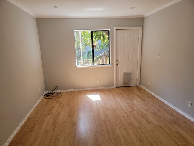 living room - 334 Shotwell St