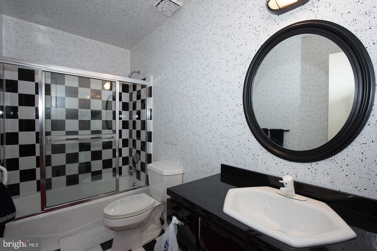 Foto principal - 207 Lindy Ln