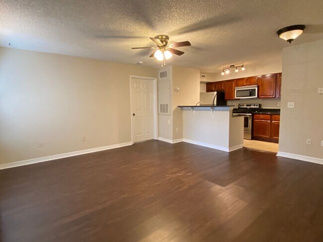 Building Photo - Upgraded 2BD/2BA Condo in Park Central Com...
