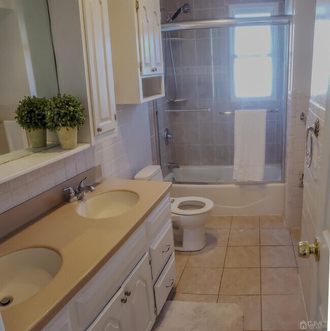 Foto del edificio - 6 Bayberry Ct