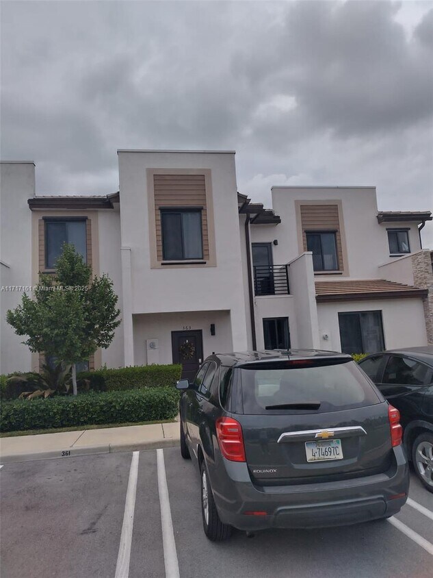 Foto del edificio - 361 NE 208th Terrace