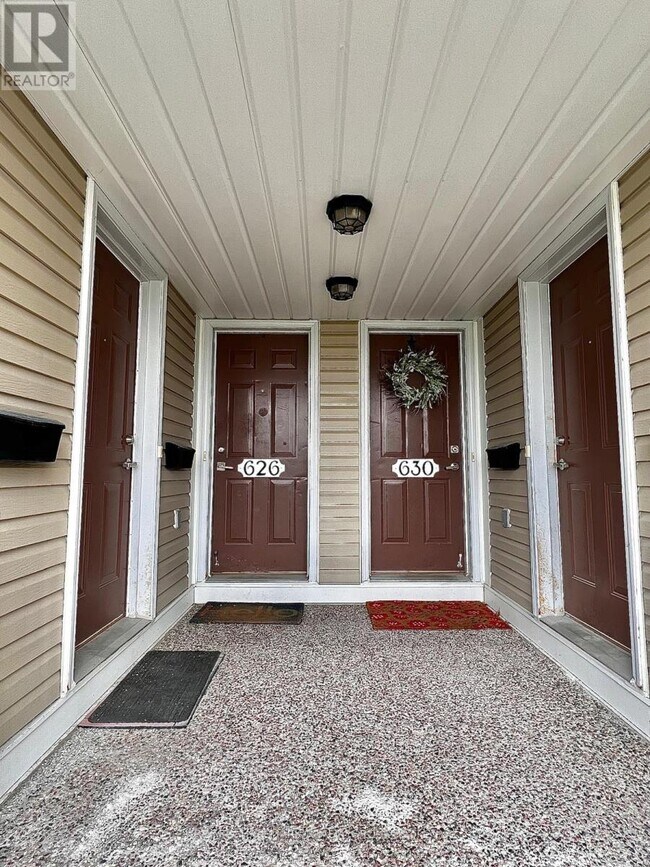 Photo du bâtiment - 630-630 Lakeridge Dr