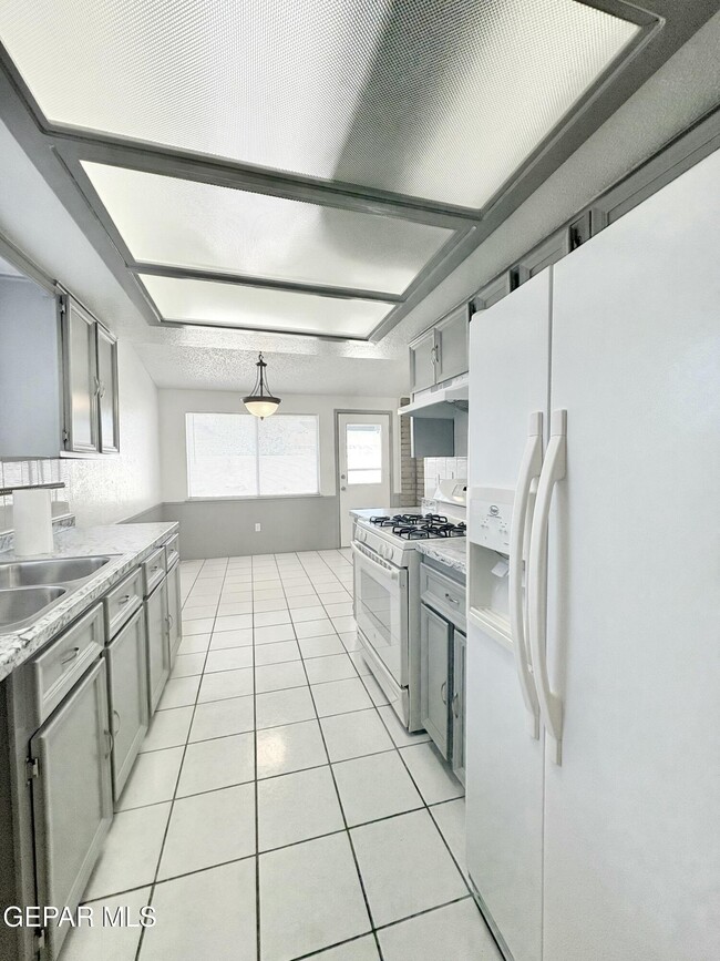 Foto del edificio - 3425 E Glen Dr