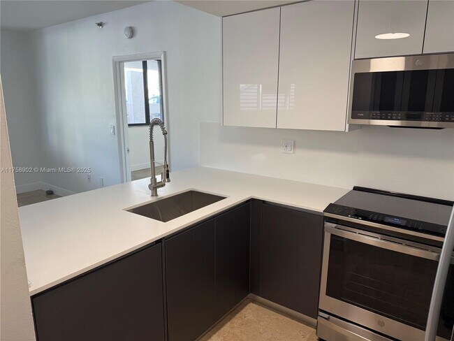 Foto del edificio - 540 Brickell Key Dr