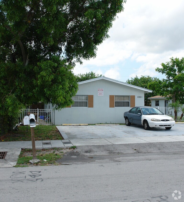 Building Photo - 2815-2821 NW 13th Ct