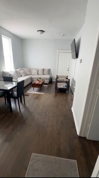 Building Photo - 822 N Lawndale Ave