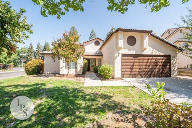 Building Photo - North Fresno Home in CUSD, 3BR/2BA, Beauti...
