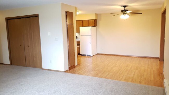 Building Photo - 1008 Dano Cir