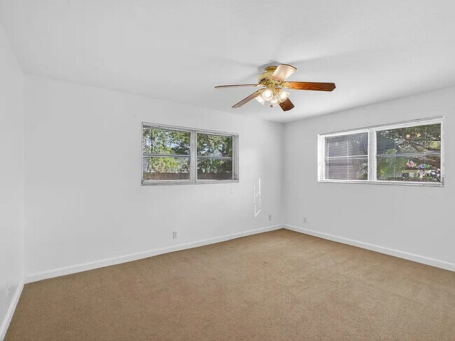 Foto del edificio - 10330 N Military Trl