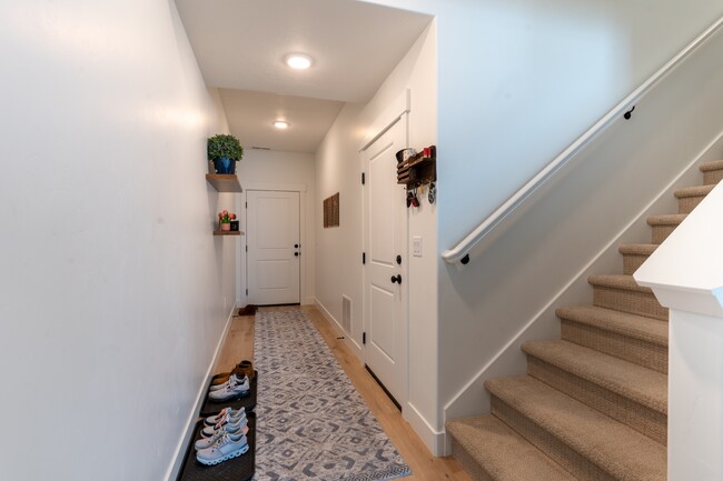 Building Photo - 471 N 300 W