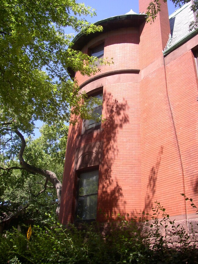 Exterior de una casa adosada de 1892 - 2319 1st Ave S