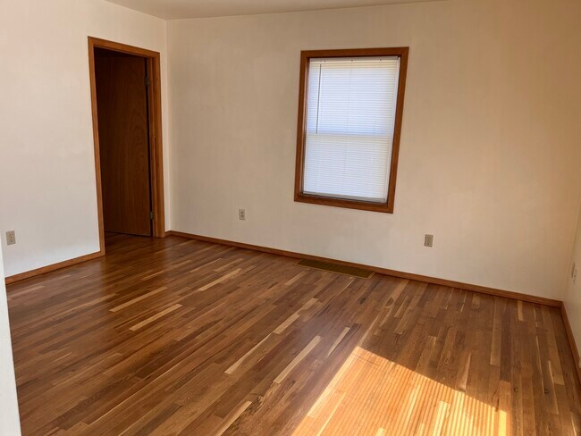 Building Photo - 305 Dewell Rd