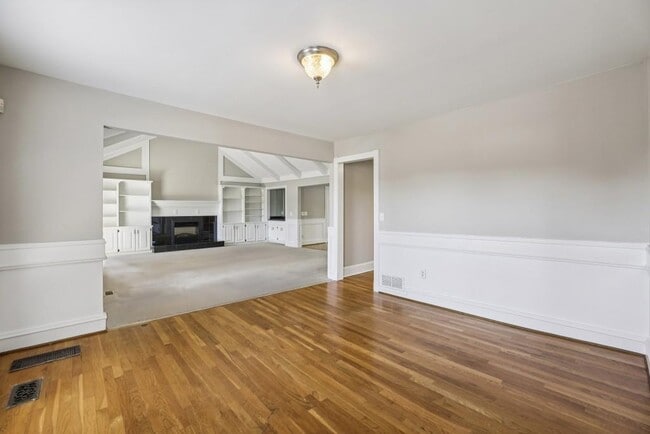 Building Photo - 4972 Vermack Rd