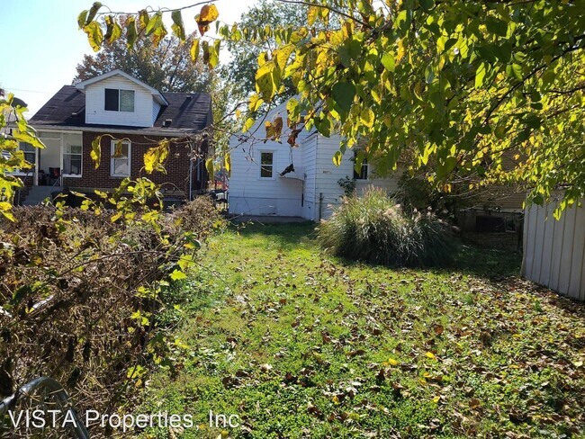 Building Photo - 3 br, 1 bath House - 927 1/2 Denmark Street