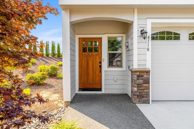 Building Photo - Beautiful Gated Fisher’s Landing Townhome with 4 Bedrooms, Gas Fireplace & Central AC