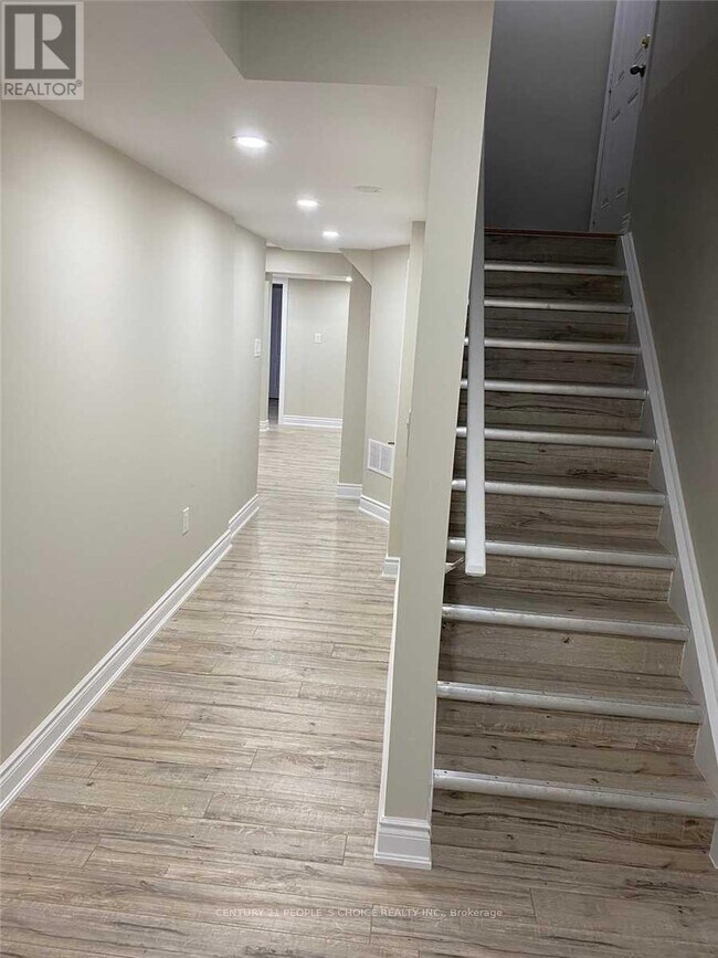 Building Photo - 38 Yardley Cres