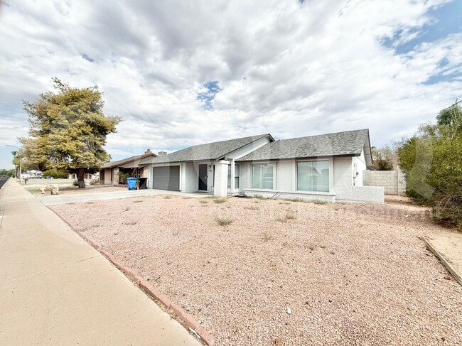 Building Photo - 1744 W Mohawk Ln