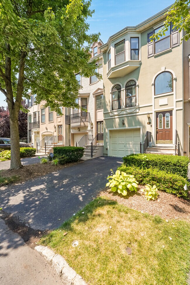 Building Photo - 481 Hartford Dr