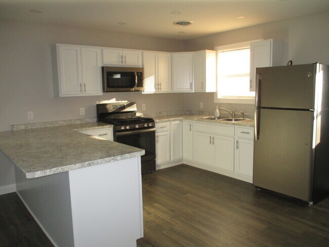 Foto del edificio - 220 E Railroad Ave