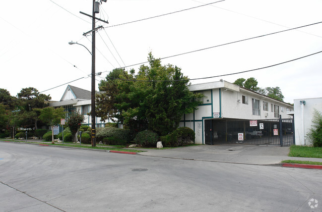 Building Photo - Tobi Ishi Apartments