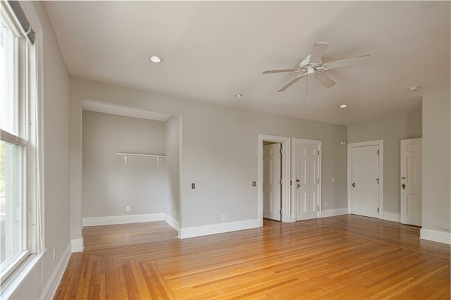 Building Photo - 2 Granger Pl