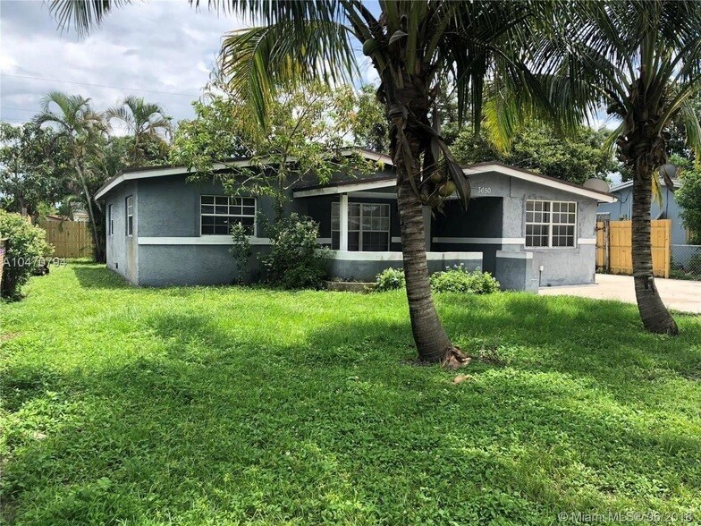 Foto principal - 3651 NW 9th St