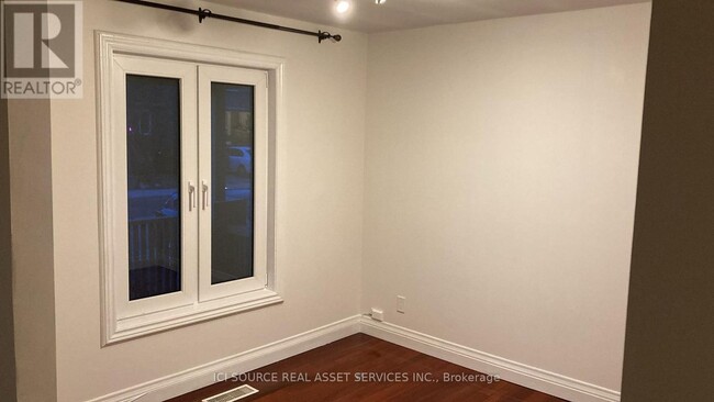 Building Photo - 807 Sammon Ave