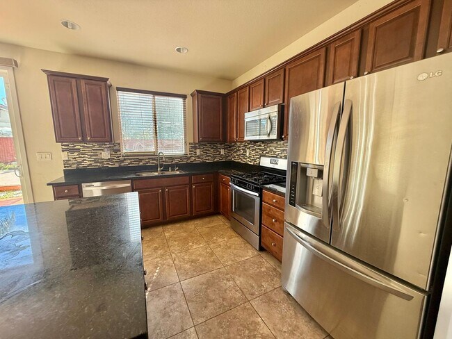Foto del edificio - Hollister-Beautifully Updated 4BD/3BA Home with Garden Backyard in Prime Hollister Location