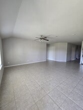 Building Photo - 2815 Dry Creek Dr