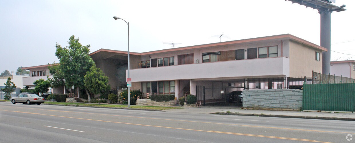 Primary Photo - La Cienega Plaza