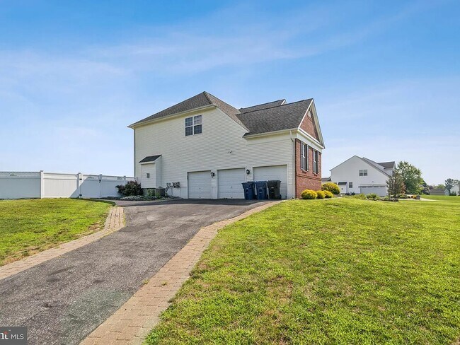 Building Photo - 308 Rabbit Ct