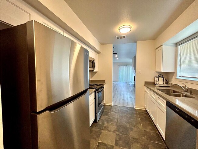 Building Photo - 8038 Sands Point Dr
