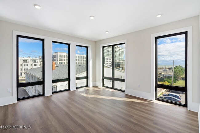 Foto del edificio - 215 2nd Ave