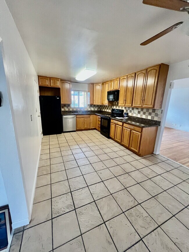 Building Photo - 3/2 In Vacaville!!