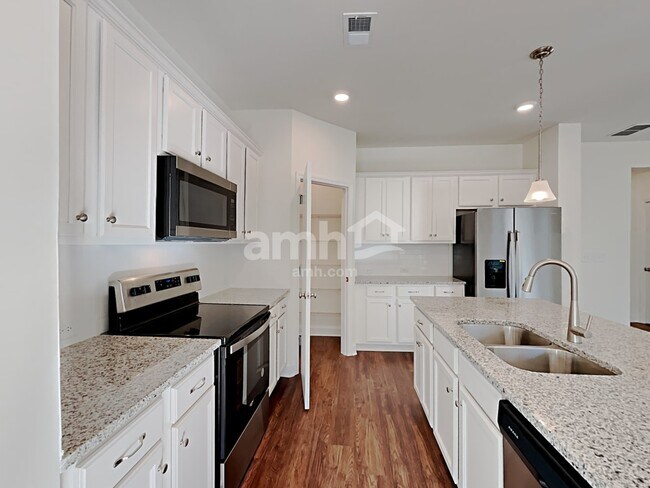 Building Photo - 7069 Creeksong Dr
