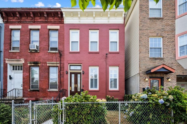 25 Pearsall Ave, Jersey City, NJ 07305 Room for Rent in Jersey City