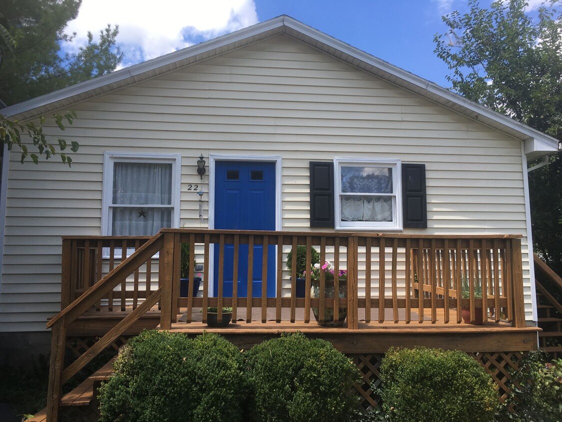 Primary Photo - Cozy 3 Bedroom Home in Staunton Ready Nove...