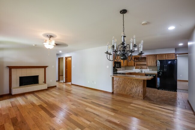 Foto del edificio - Lovely 4 Bedroom!
