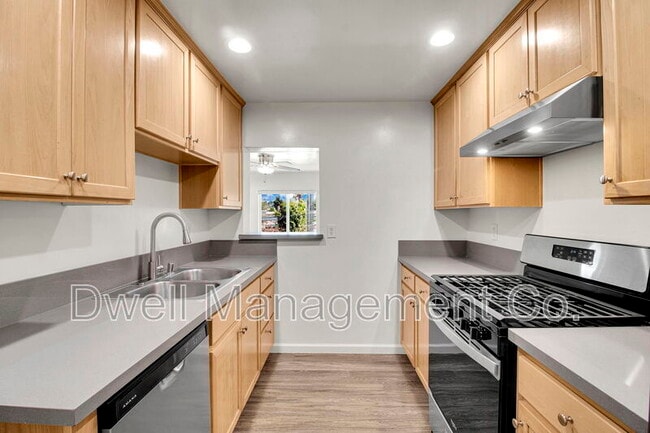 Building Photo - 9105 Rosedale Dr